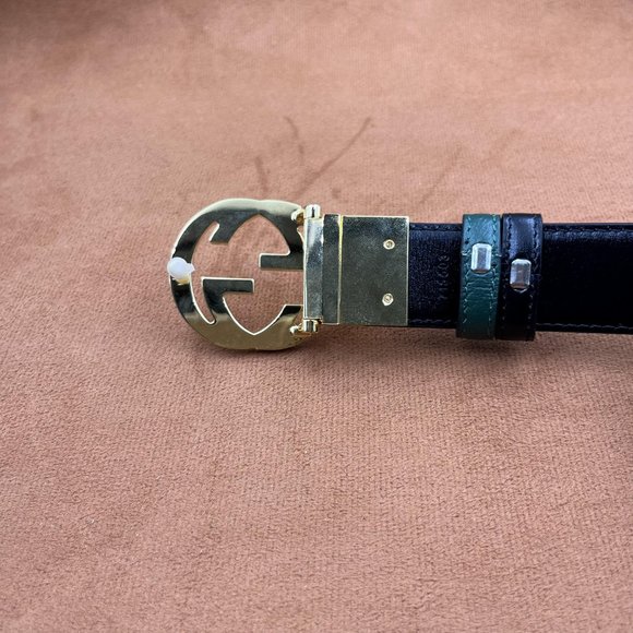 Gucci Women's reversible double sided color belt, size 85. - Picture 4 of 7